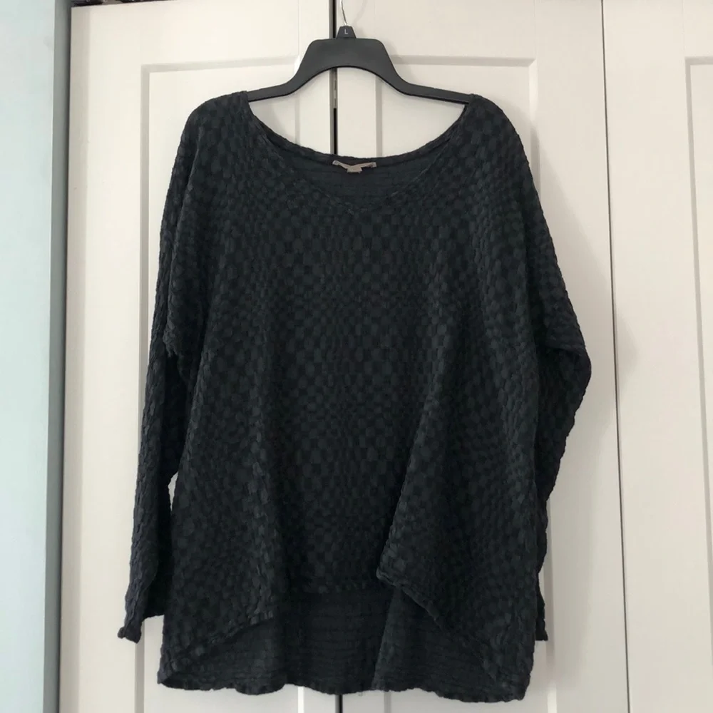 💫💫🤩 Textured high-low top 🤩💫💫 - Picture 1 of 6
